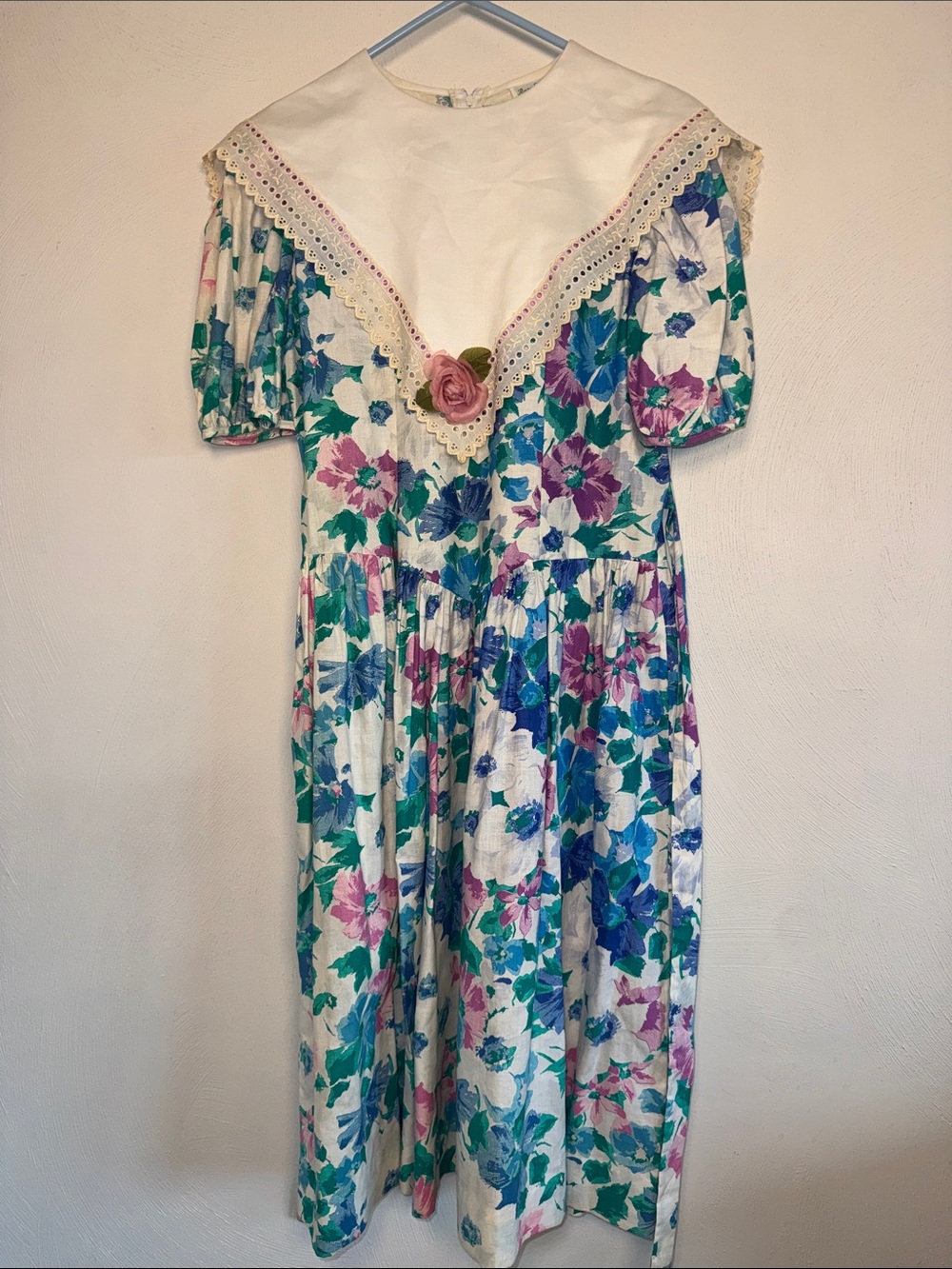 Vintage Floral Midi Dress with Lace Collar